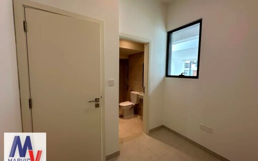 Single Row/Brand New/Vacant