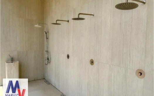 Prime Location/High Floor/Tenanted