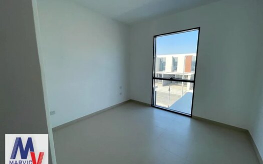 Corner Unit/Single Row/Park View