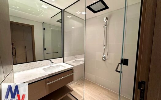 Ready | Canal View | Bright Layout