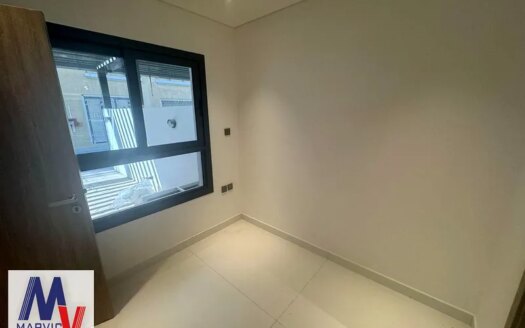 Prime location/Luxurious/Vacant