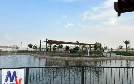 Corner Unit/Single Row/Park View