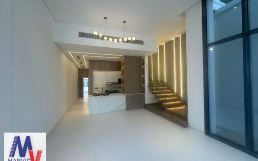 Prime location/Luxurious/Vacant