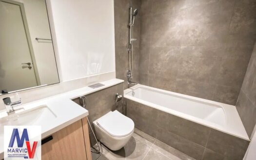 Single Row/Spacious/Vacant