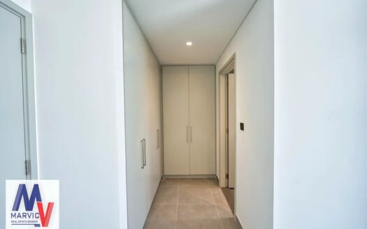 Single Row/Spacious/Vacant